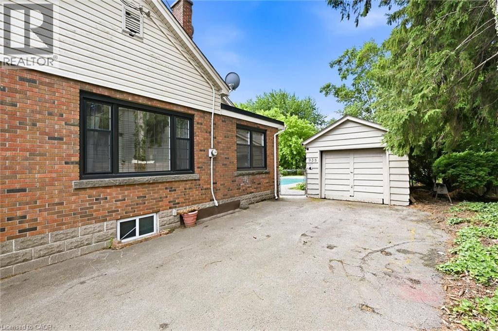 938 Cloverleaf Drive, Burlington, ON - Outdoor With Exterior