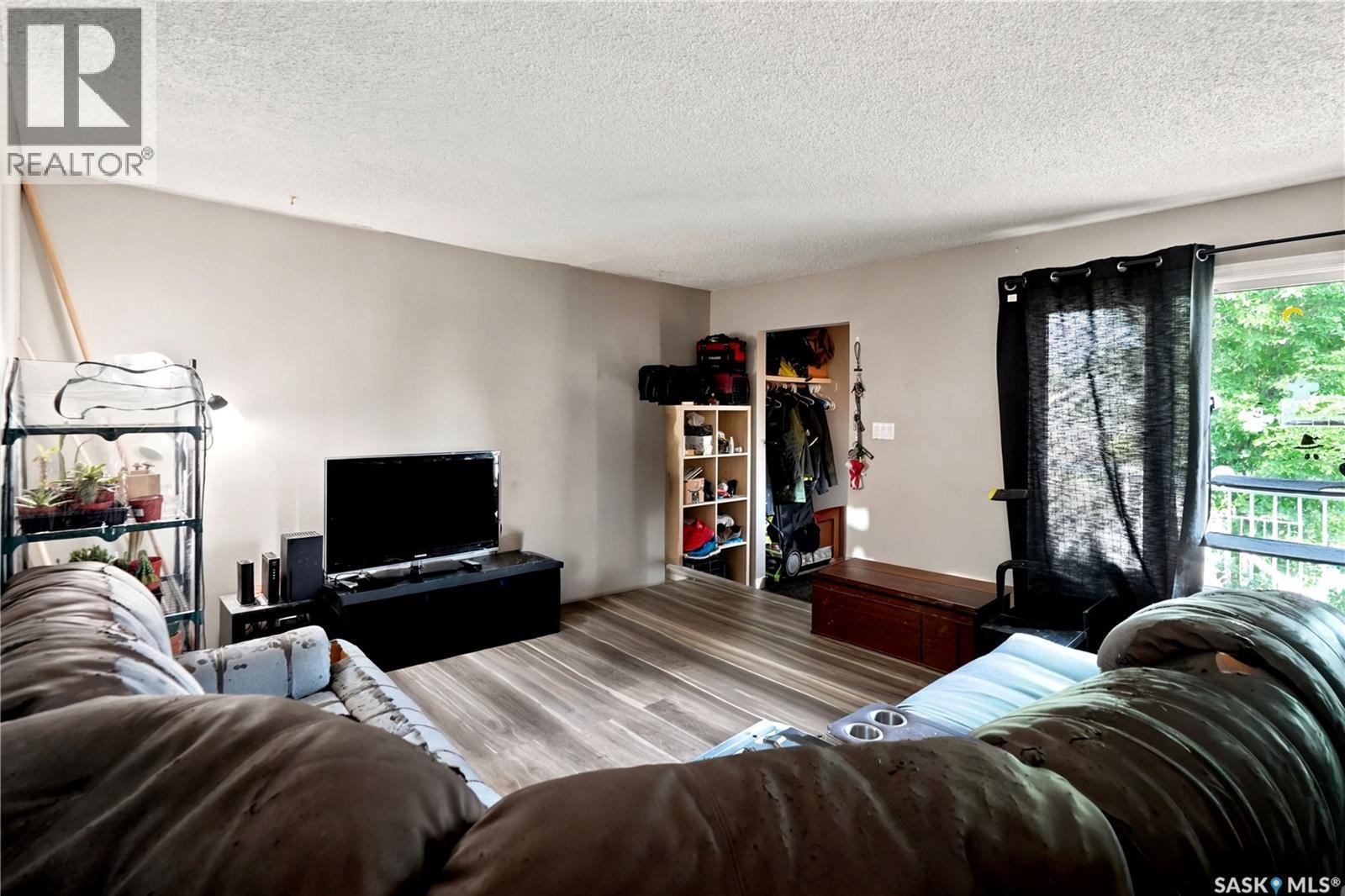 2232 Mcara Street, Regina, SK - Indoor