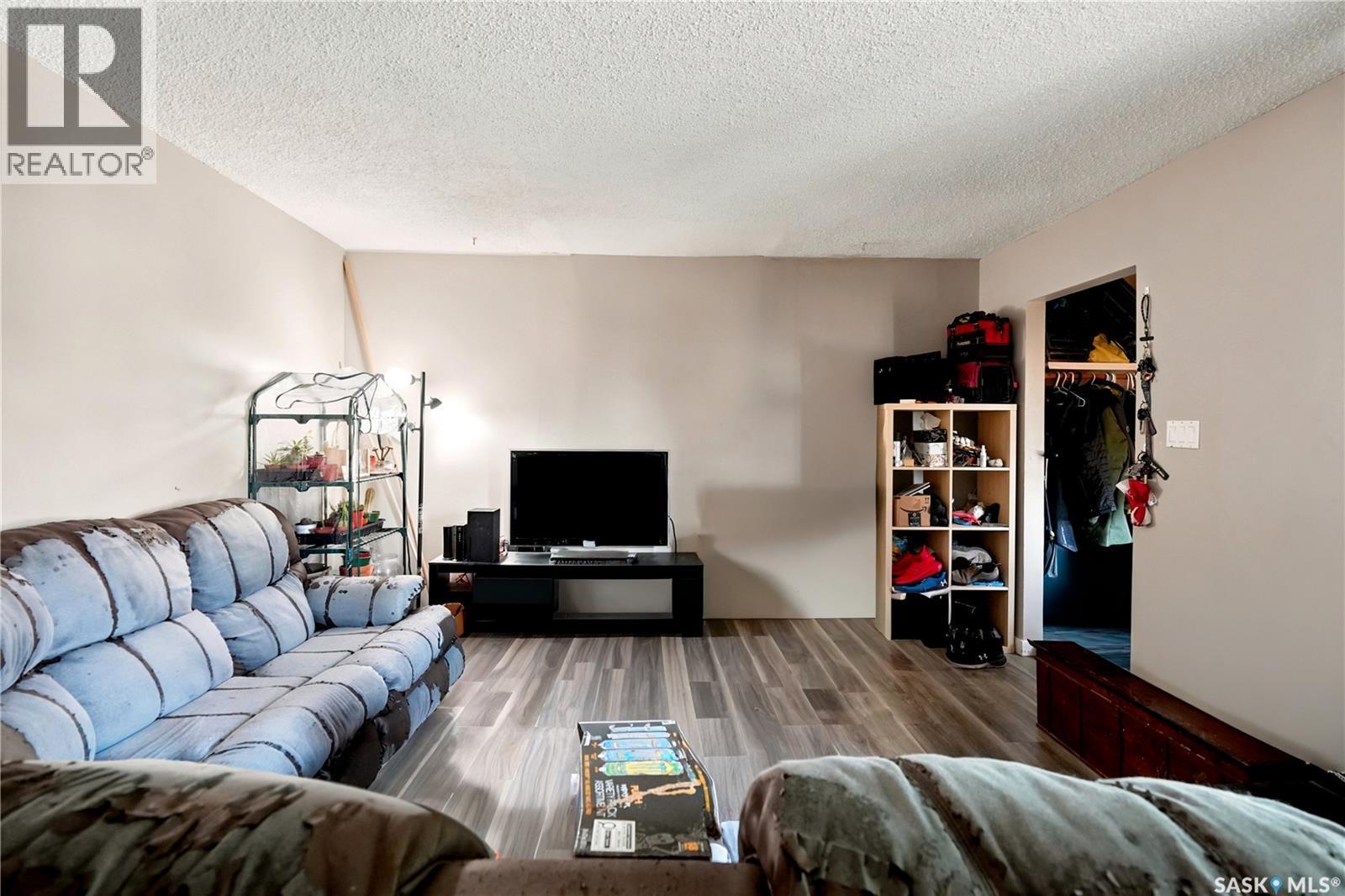 2232 Mcara Street, Regina, SK - Indoor Photo Showing Living Room