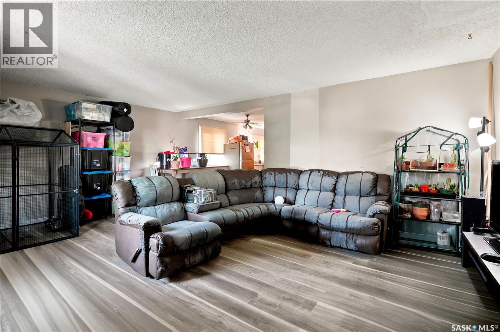 2232 Mcara Street, Regina, SK - Indoor Photo Showing Living Room