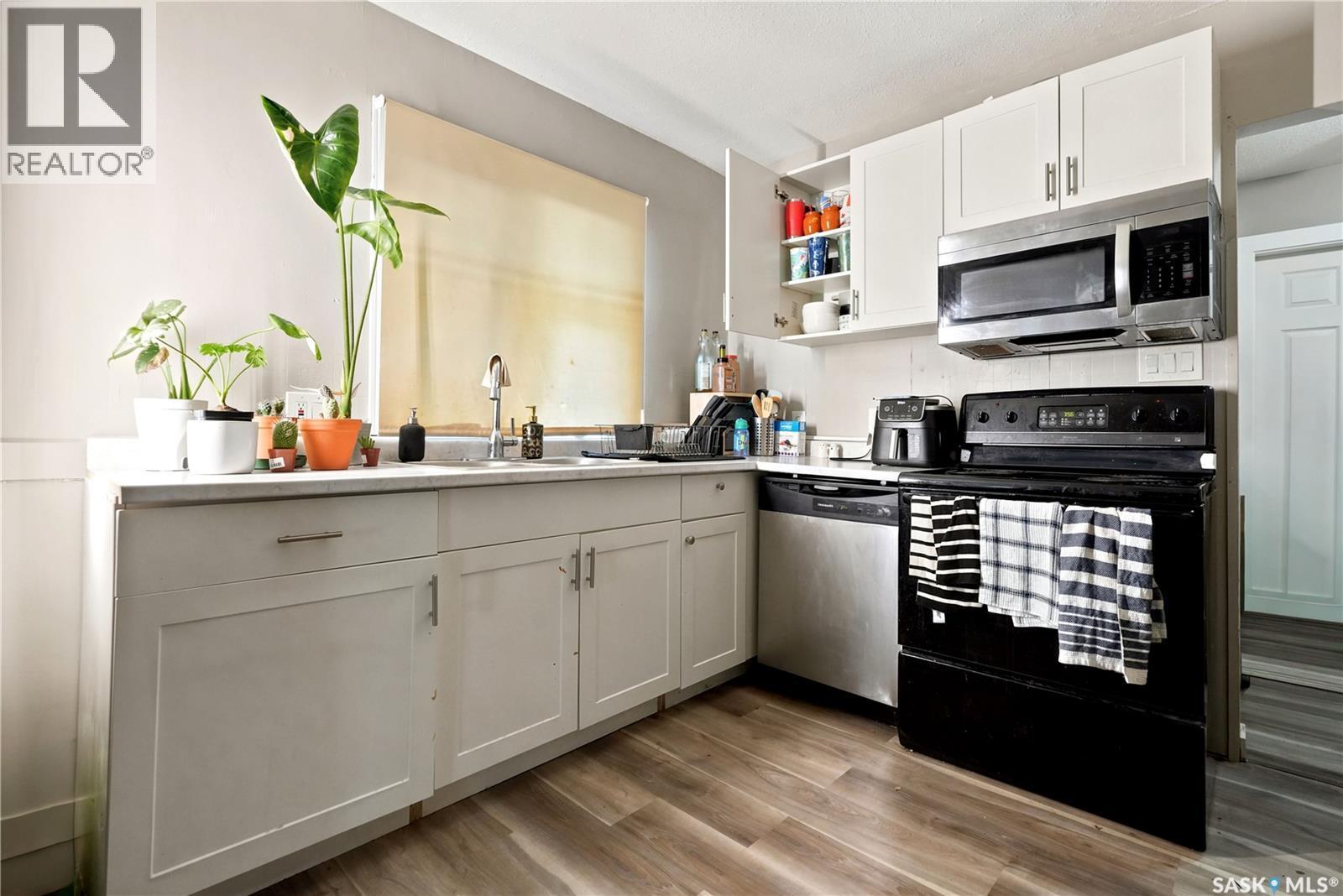 2232 Mcara Street, Regina, SK - Indoor Photo Showing Kitchen