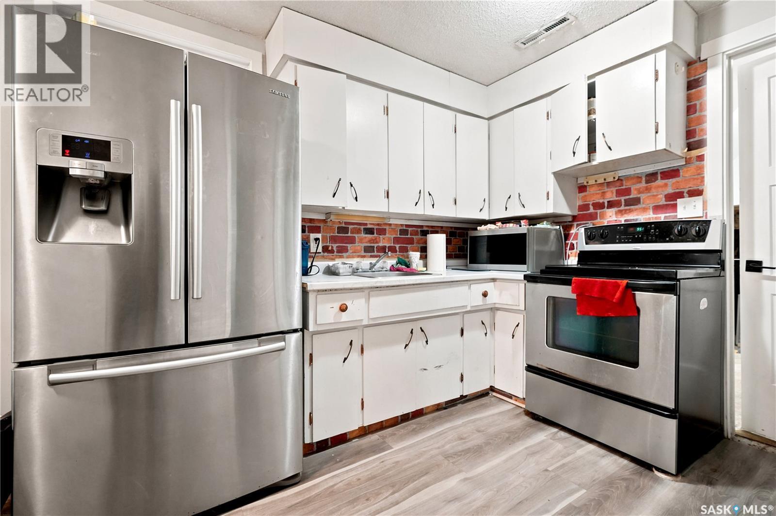 2232 Mcara Street, Regina, SK - Indoor Photo Showing Kitchen