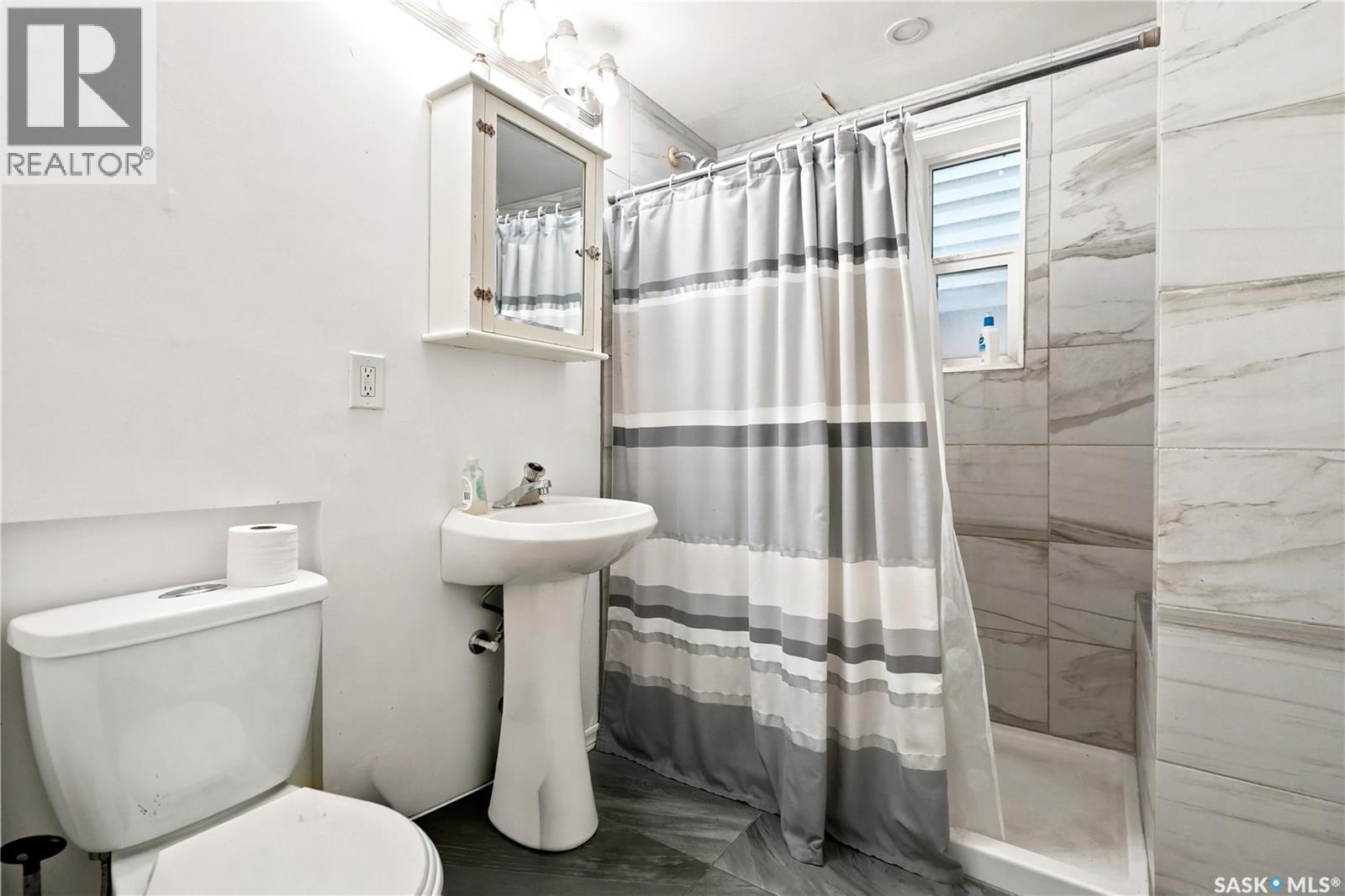 2232 Mcara Street, Regina, SK - Indoor Photo Showing Bathroom