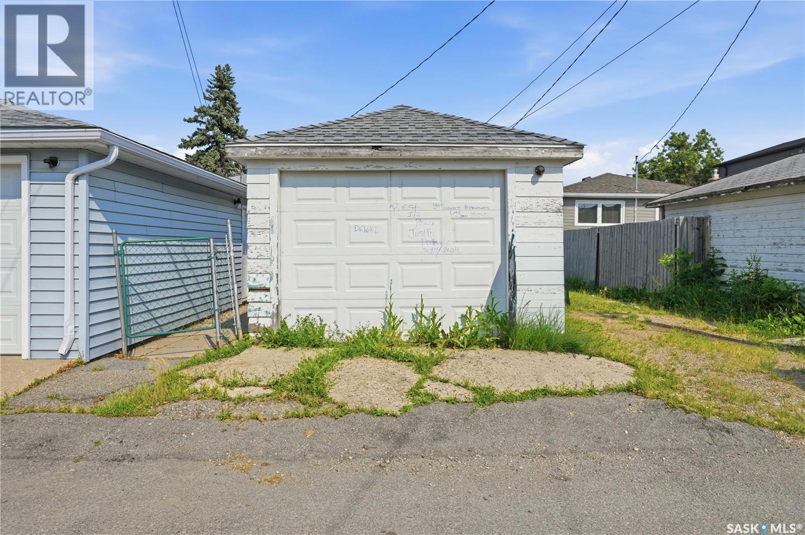 2232 Mcara Street, Regina, SK - Outdoor