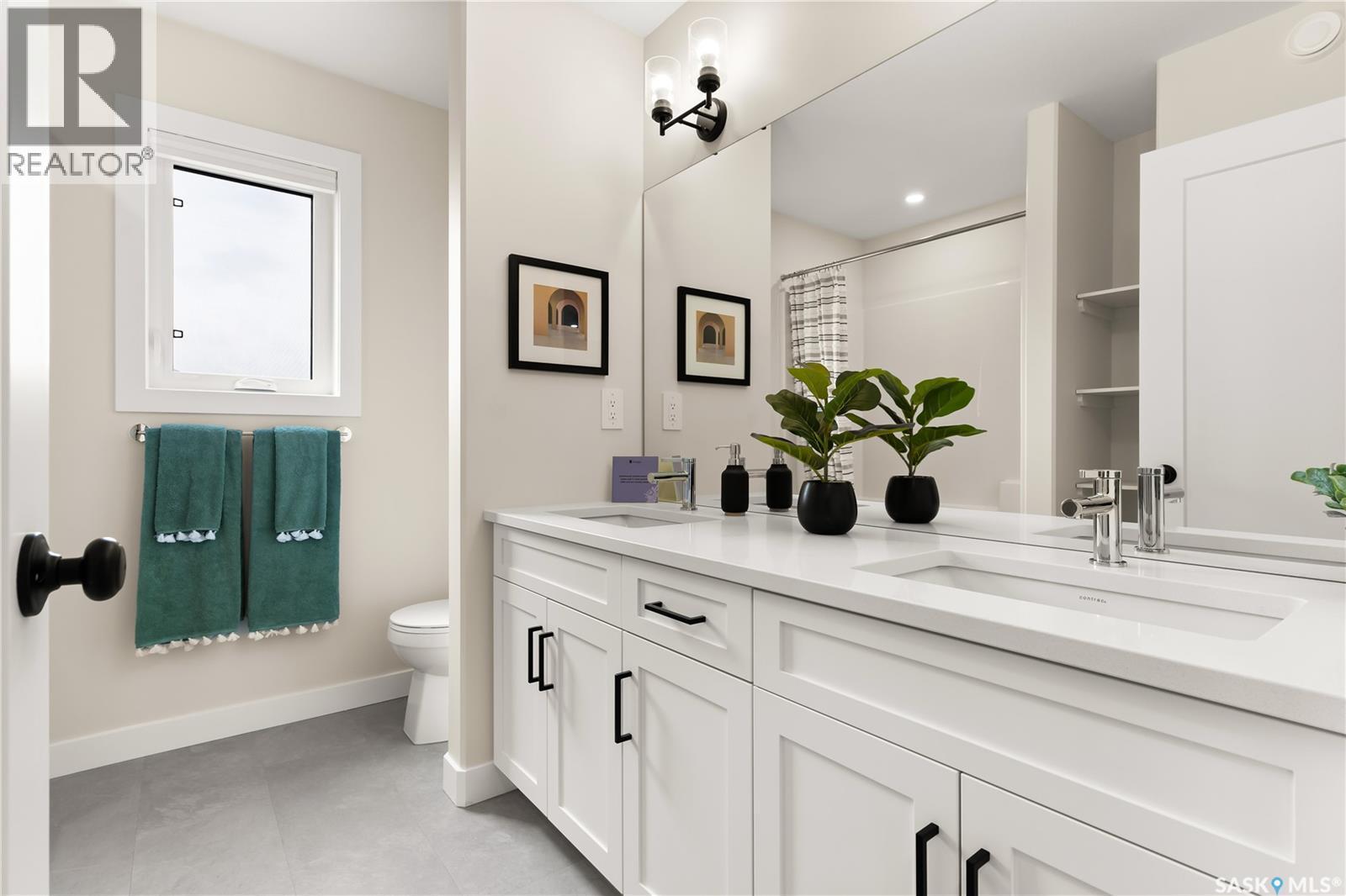 595 Cockcroft Court, Saskatoon, SK - Indoor Photo Showing Bathroom