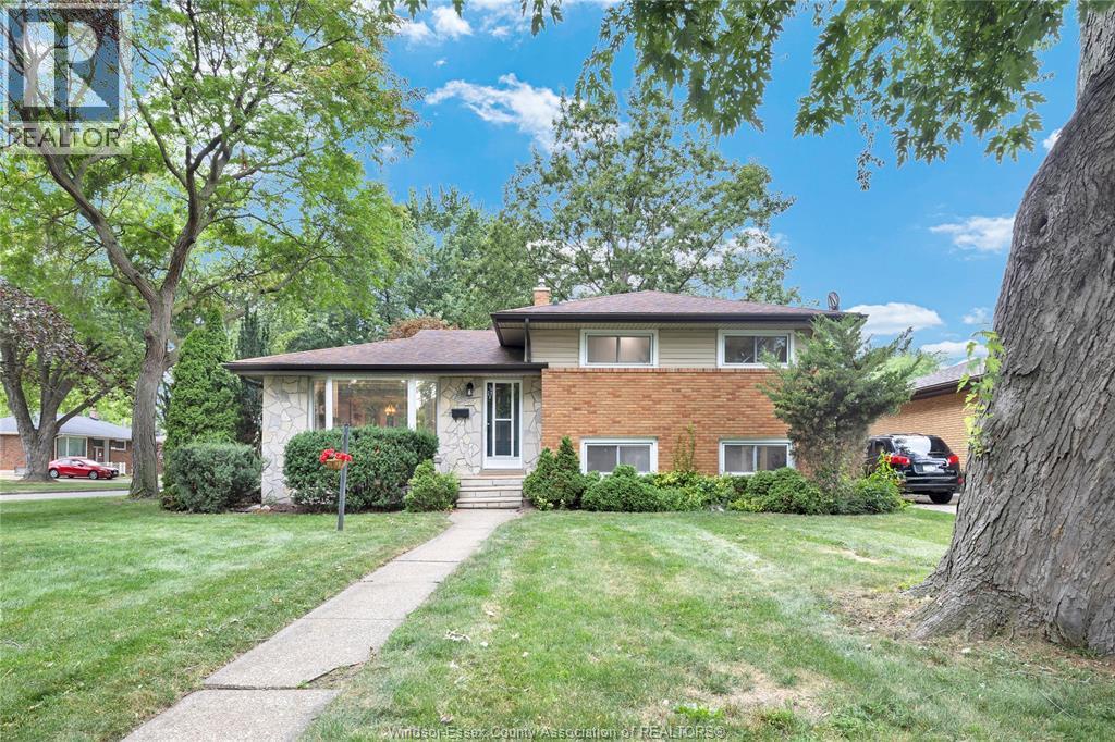 465 Greendale Drive, Windsor, ON - Outdoor