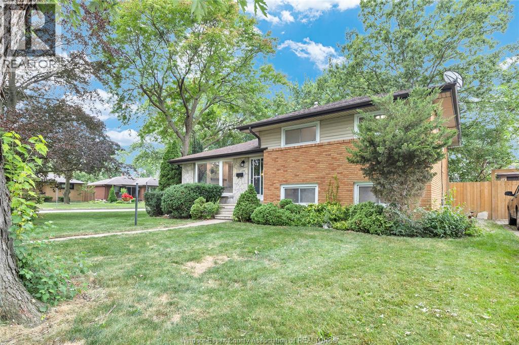 465 Greendale Drive, Windsor, ON - Outdoor