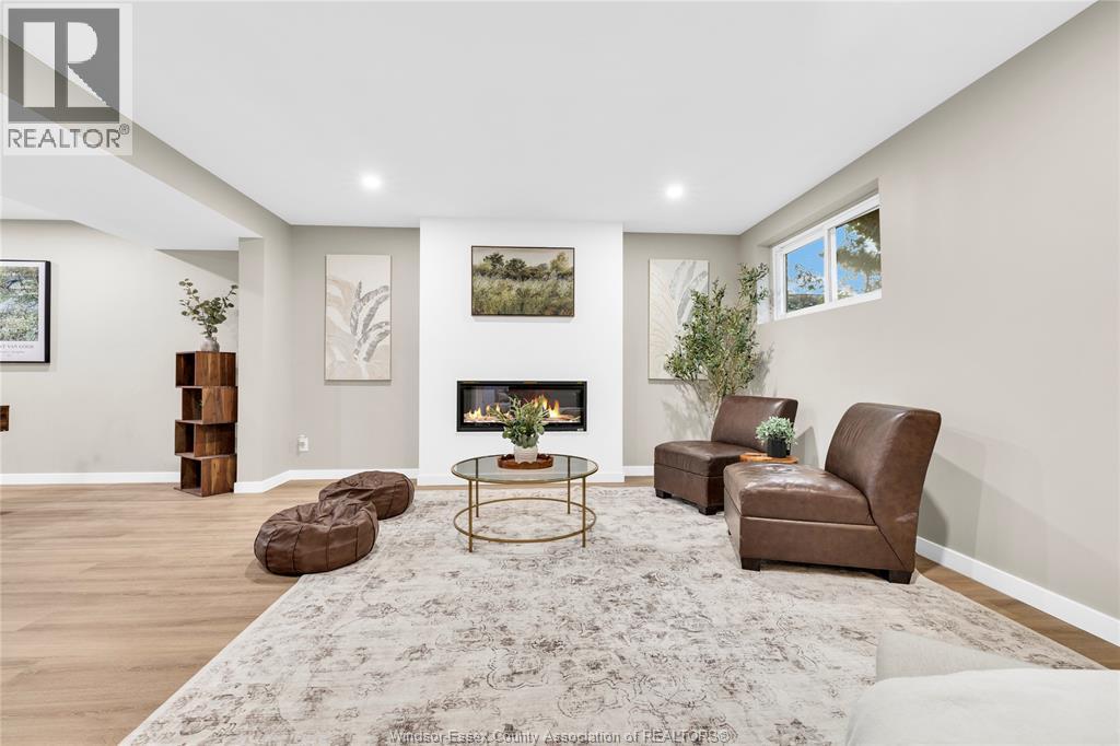 465 Greendale Drive, Windsor, ON - Indoor With Fireplace