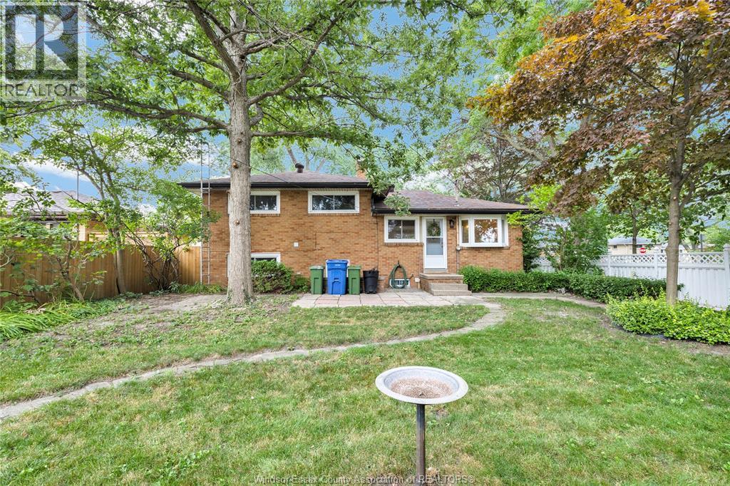 465 Greendale Drive, Windsor, ON - Outdoor