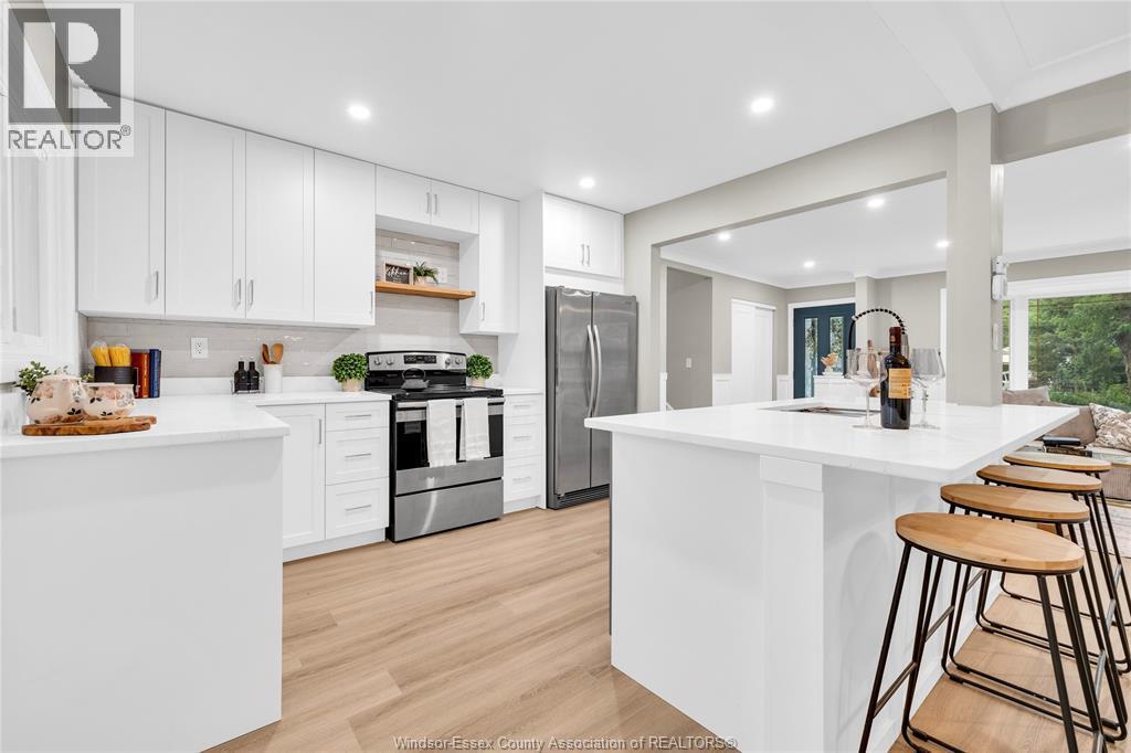 465 Greendale Drive, Windsor, ON - Indoor Photo Showing Kitchen