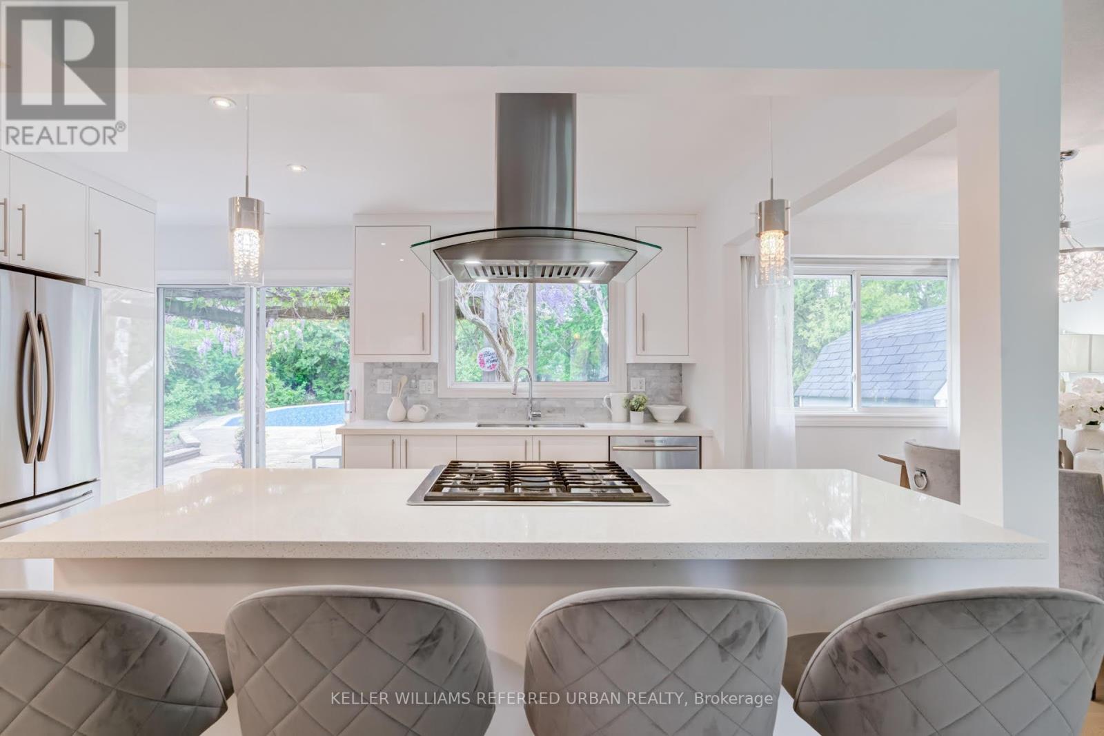 5171 Mulberry Drive, Burlington, ON - Indoor Photo Showing Kitchen With Upgraded Kitchen