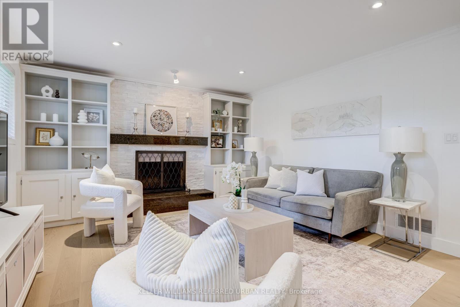 5171 Mulberry Drive, Burlington, ON - Indoor Photo Showing Living Room With Fireplace