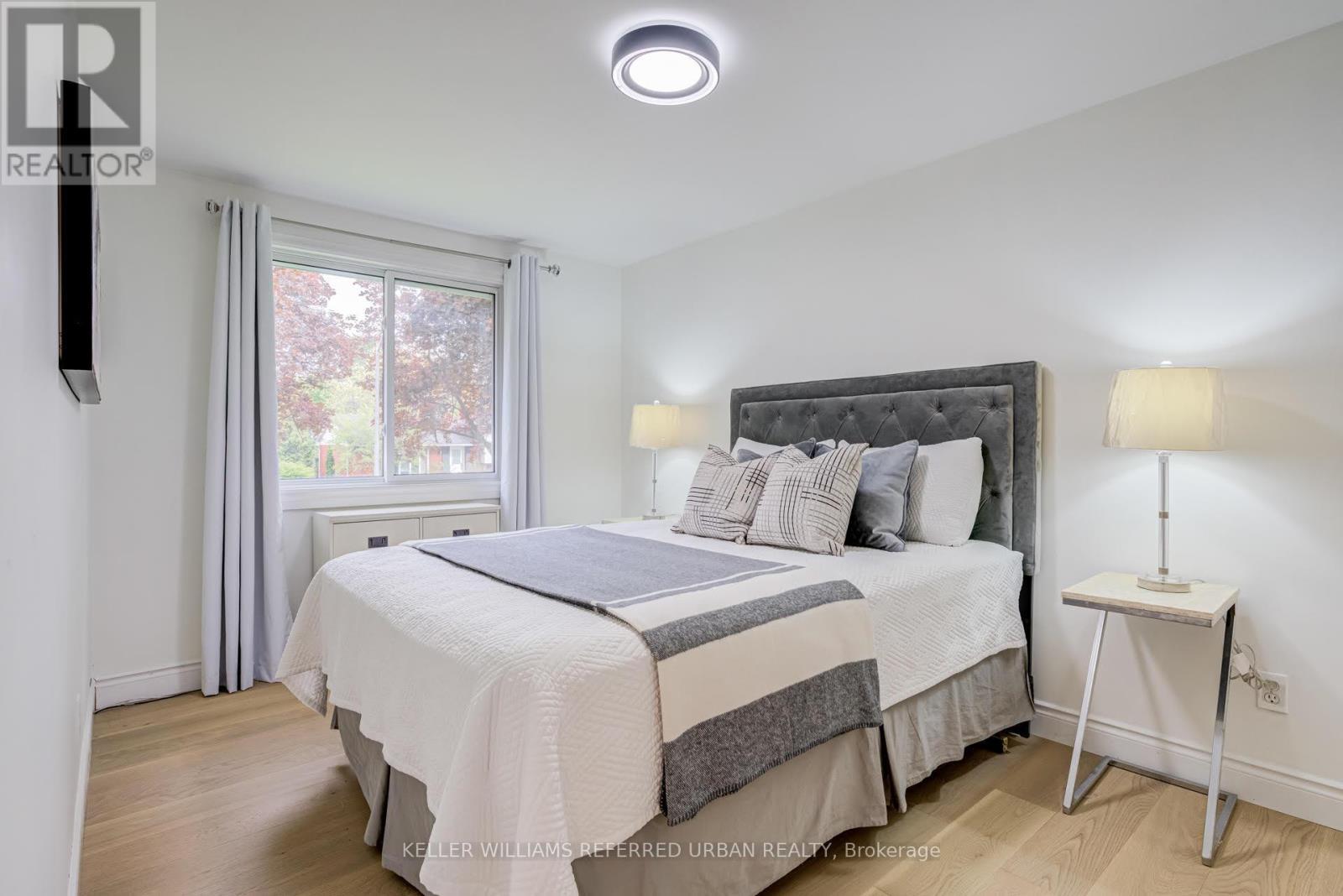 5171 Mulberry Drive, Burlington, ON - Indoor Photo Showing Bedroom