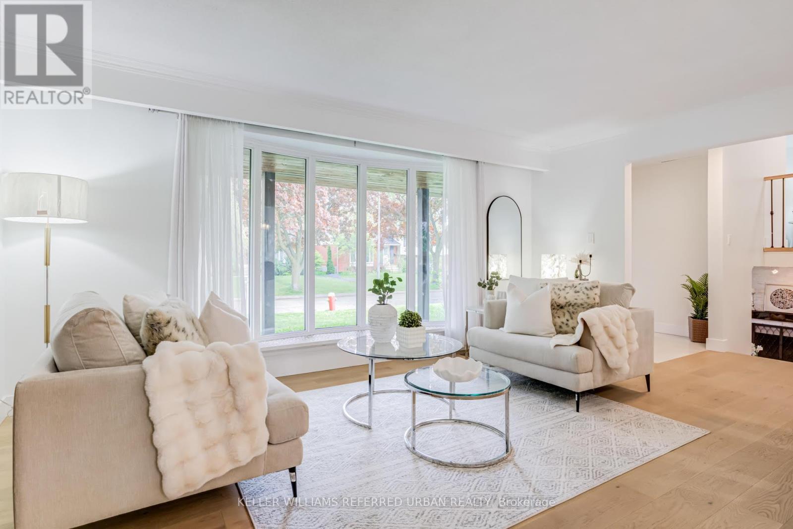 5171 Mulberry Drive, Burlington, ON - Indoor Photo Showing Living Room