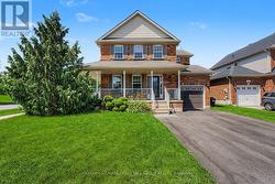 16 BLACKBIRD LANE Barrie, ON L4N 0Z1