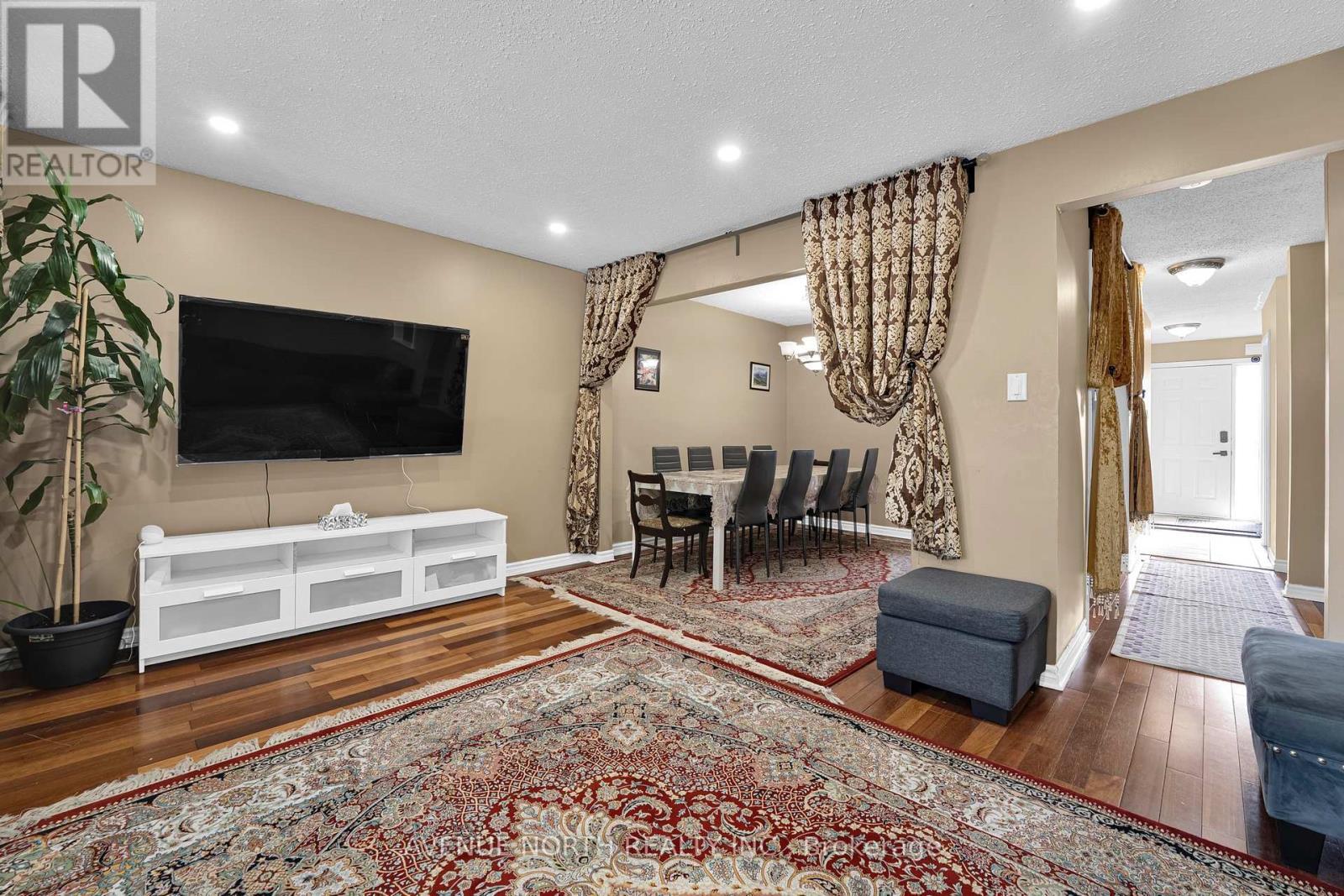 41 - 3520 Downpatrick Road, Ottawa, ON - Indoor Photo Showing Living Room