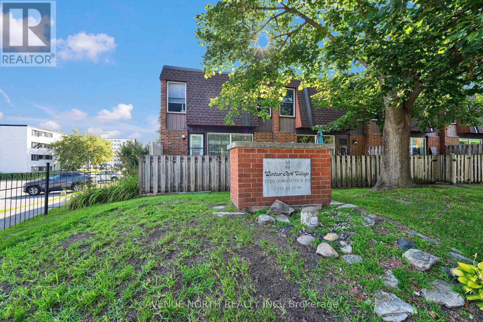41 - 3520 Downpatrick Road, Ottawa, ON - Outdoor