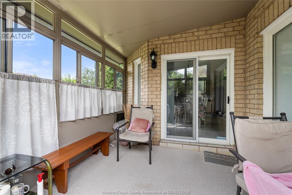 965 Greenpark, Windsor, ON - Outdoor With Exterior