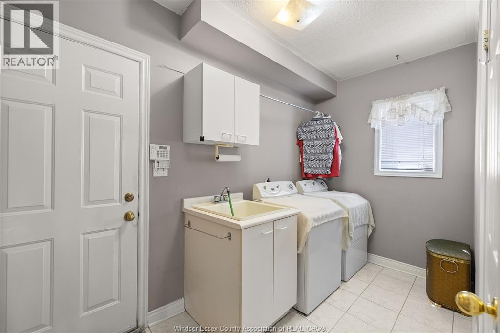 965 Greenpark, Windsor, ON - Indoor Photo Showing Laundry Room