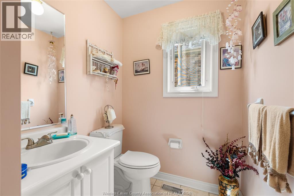 965 Greenpark, Windsor, ON - Indoor Photo Showing Bathroom