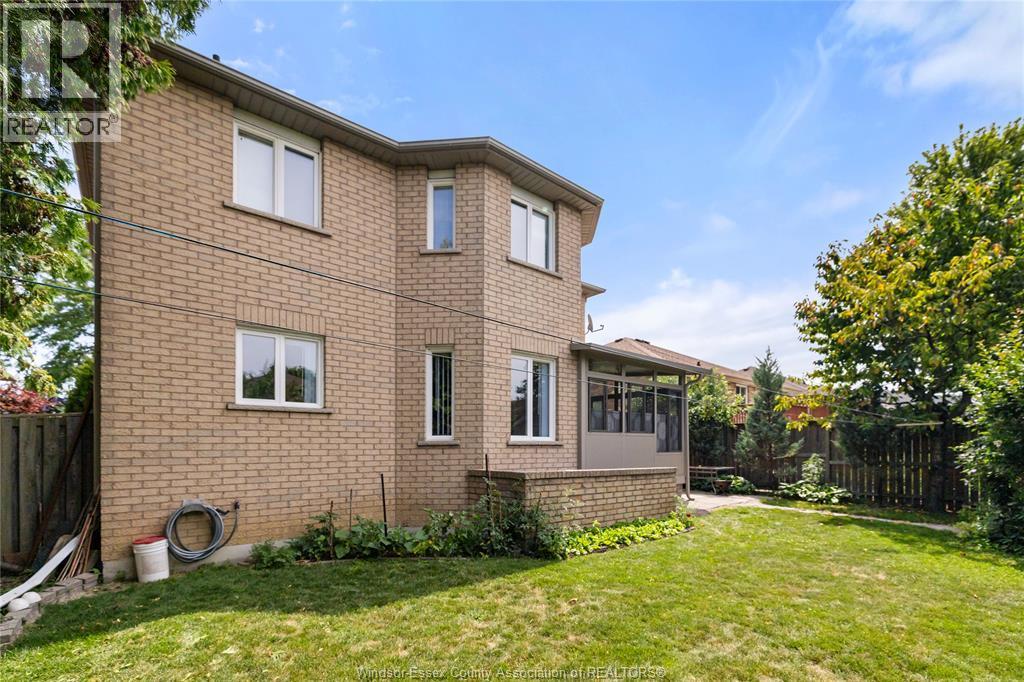 965 Greenpark, Windsor, ON - Outdoor With Exterior
