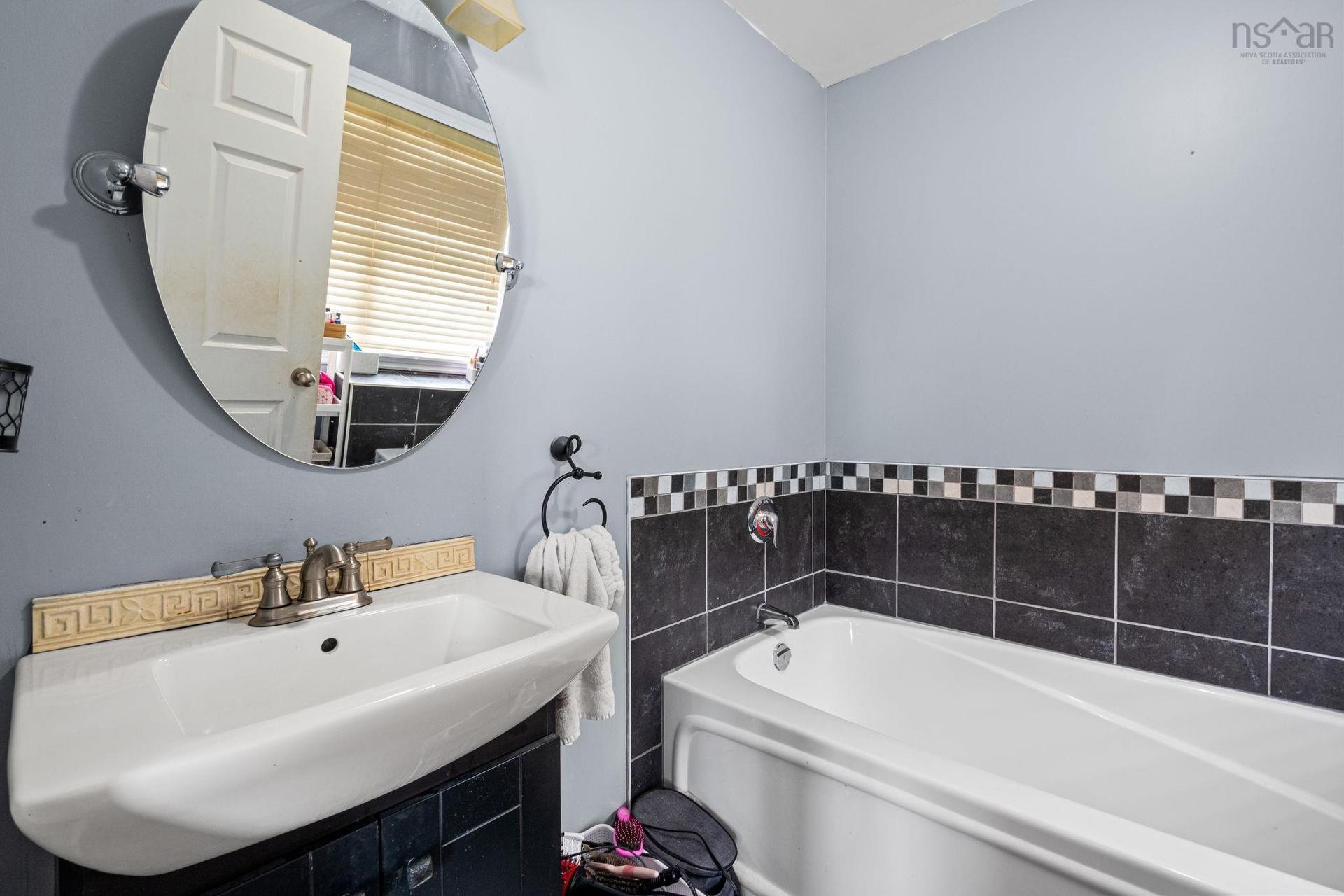 37 Pearl Drive, Colby, NS - Indoor Photo Showing Bathroom
