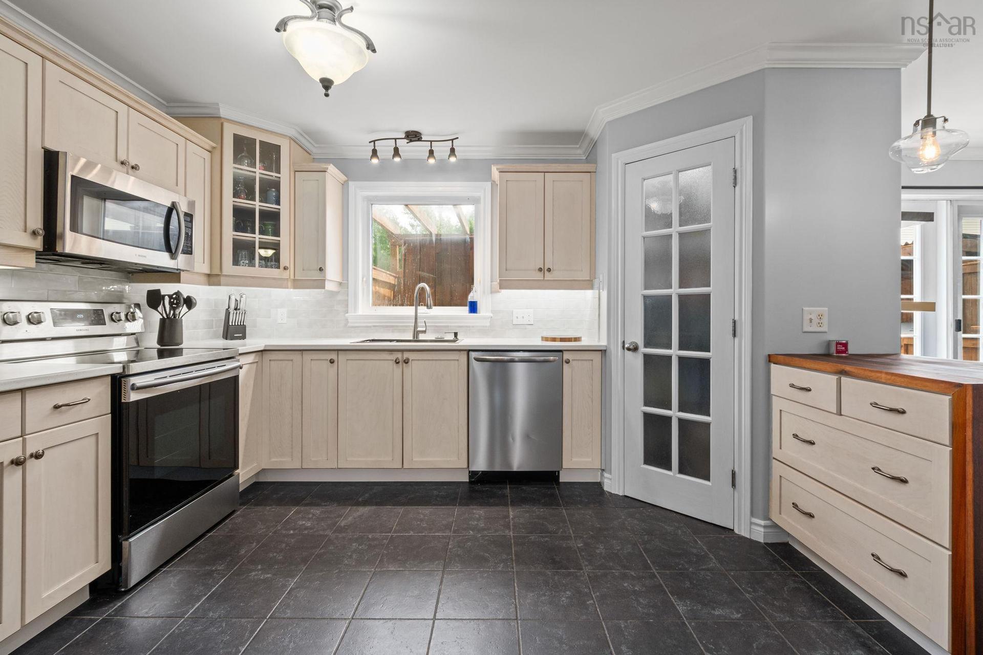 37 Pearl Drive, Colby, NS - Indoor Photo Showing Kitchen