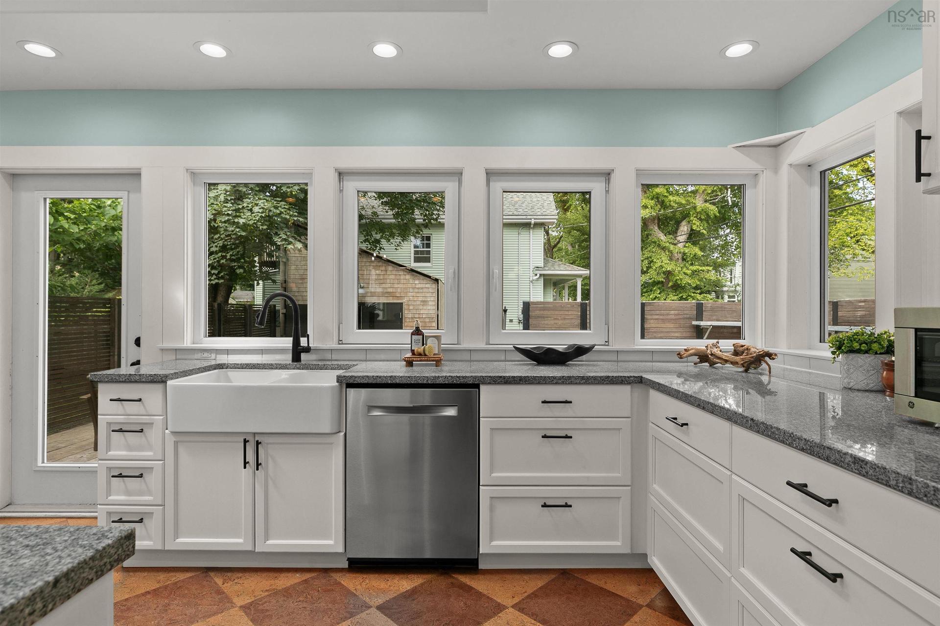 1890 Vernon Street, Halifax, NS - Indoor Photo Showing Kitchen With Upgraded Kitchen