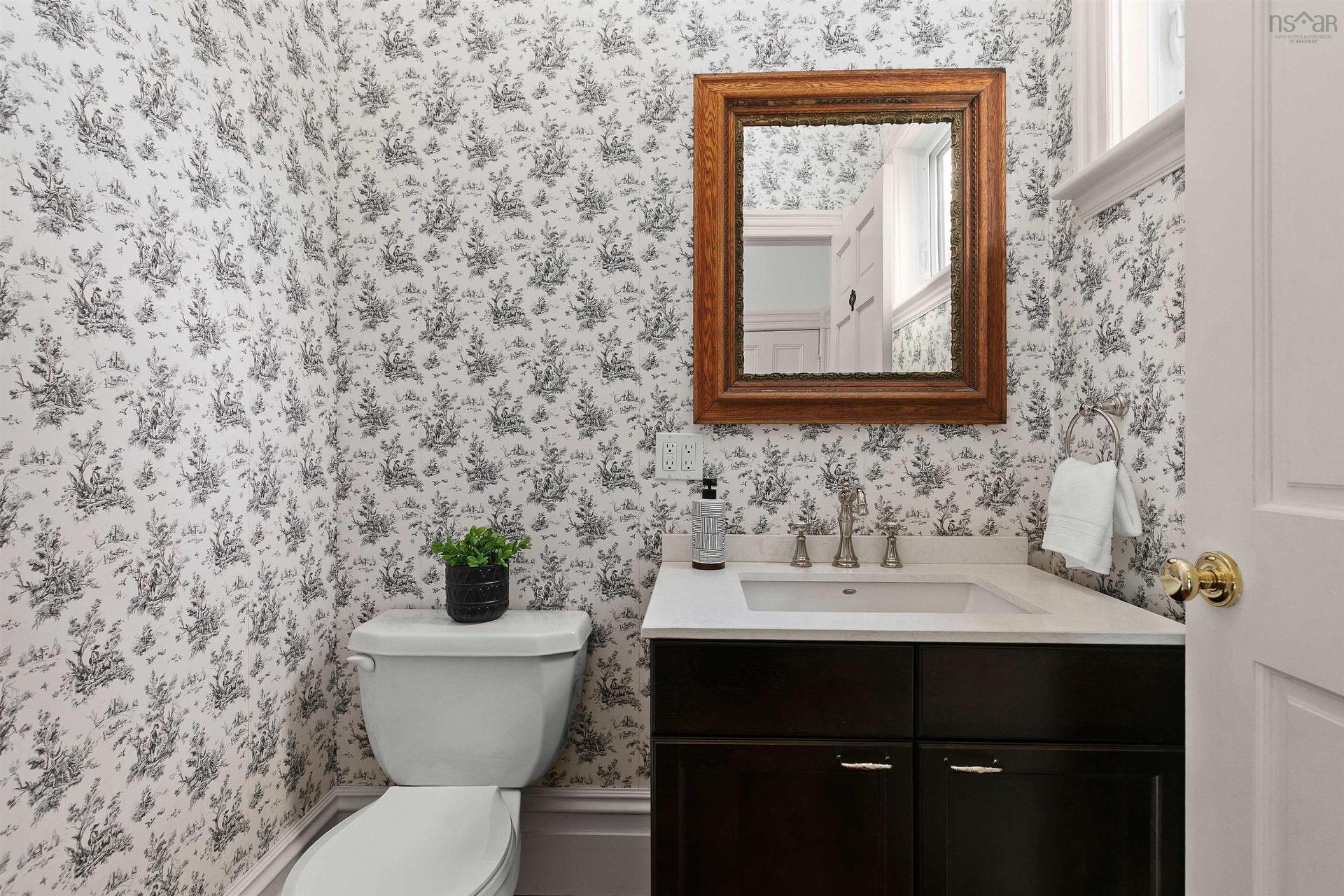 1890 Vernon Street, Halifax, NS - Indoor Photo Showing Bathroom