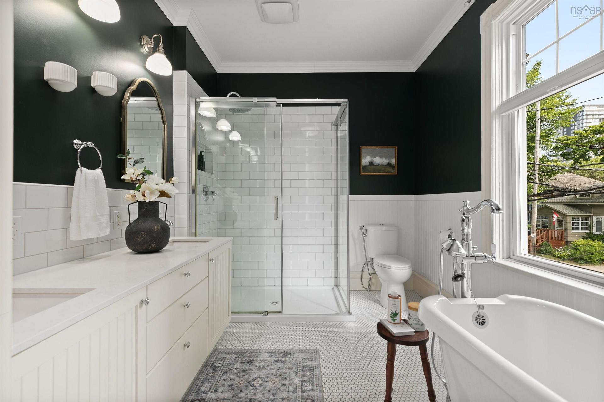 1890 Vernon Street, Halifax, NS - Indoor Photo Showing Bathroom