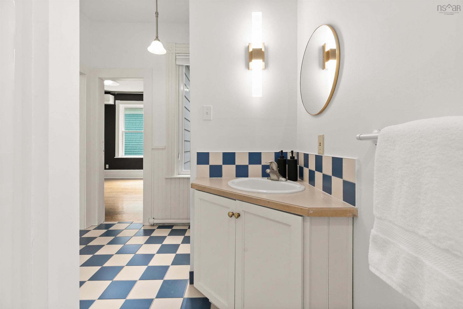 1890 Vernon Street, Halifax, NS - Indoor Photo Showing Bathroom