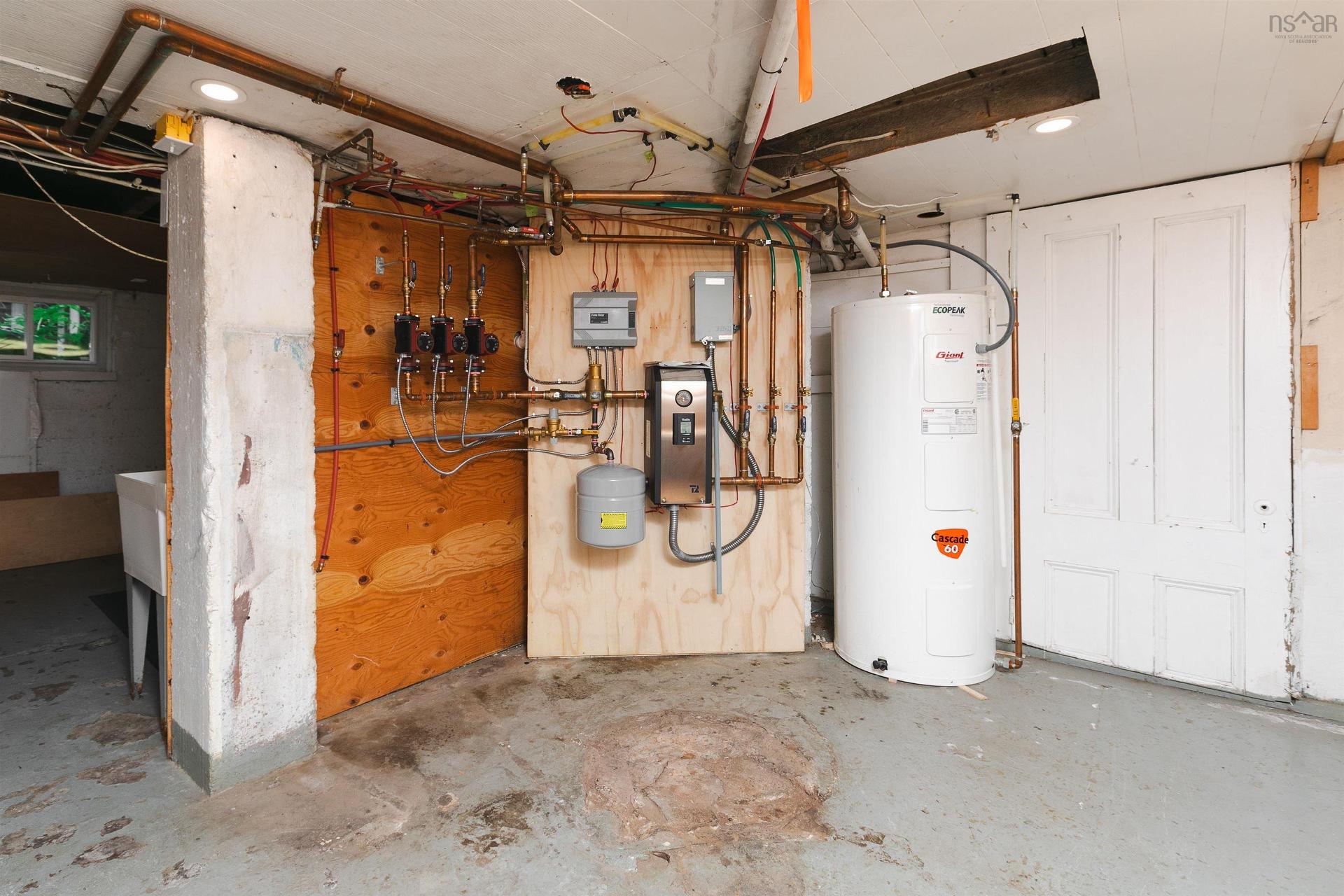 1890 Vernon Street, Halifax, NS - Indoor Photo Showing Garage