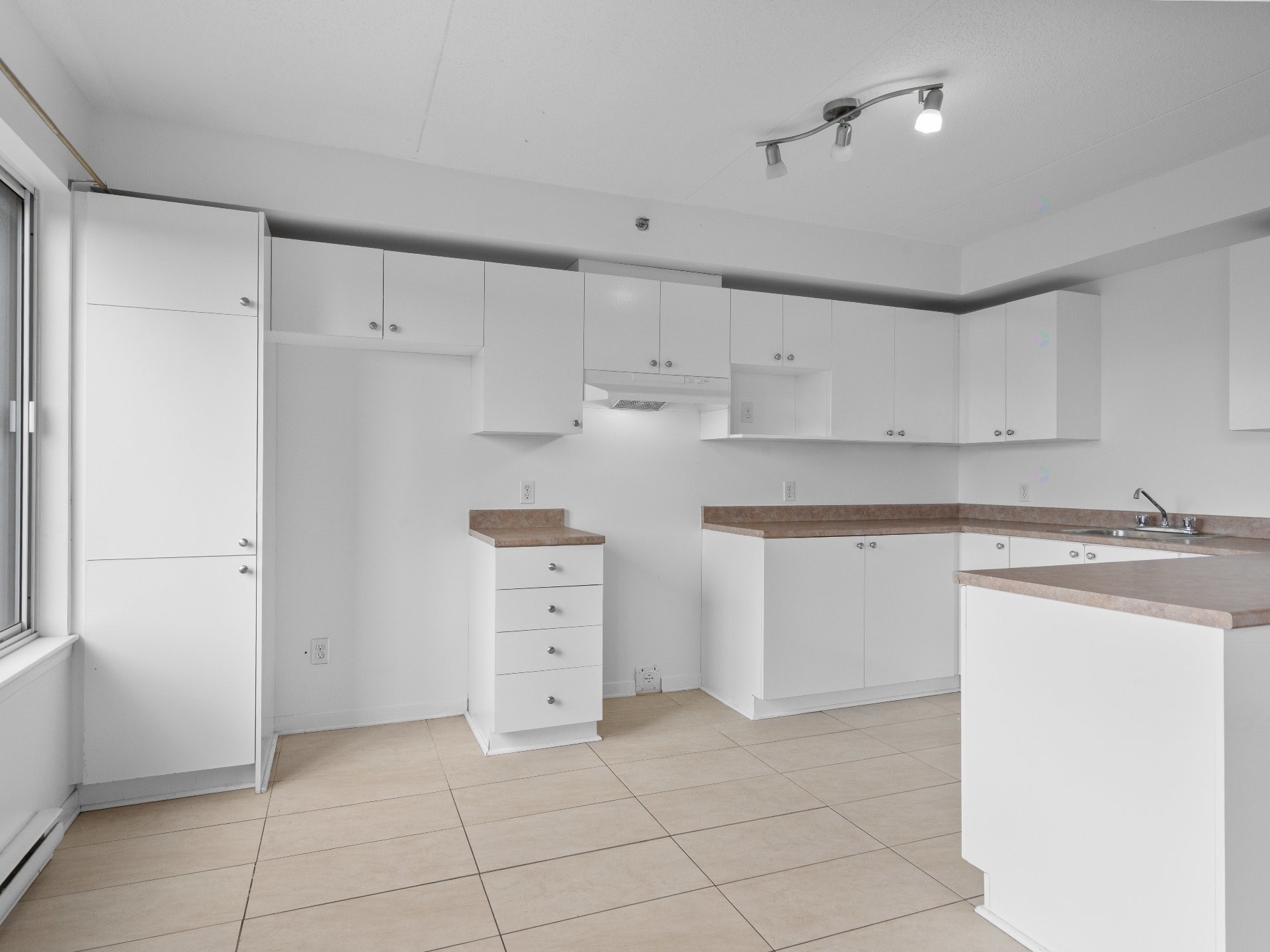 Kitchen - 605-1750 Boul. Lévesque E., Laval (Duvernay), QC - Indoor Photo Showing Kitchen