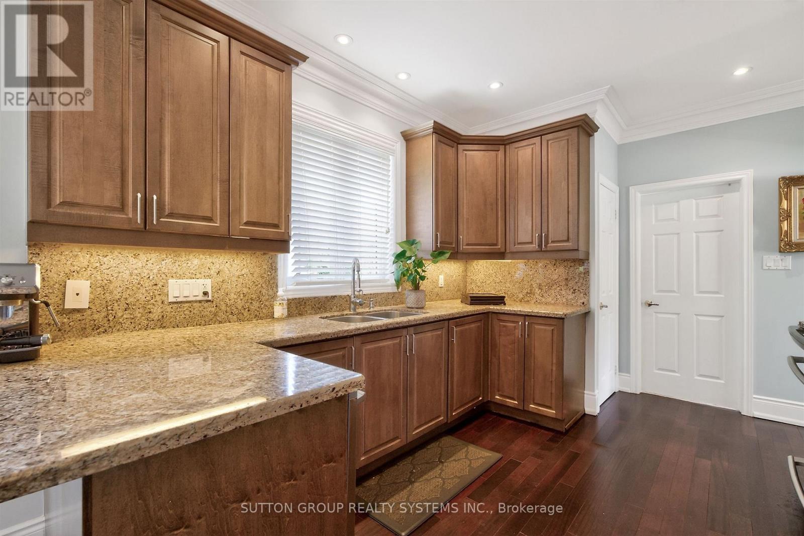 3165 Mcphail Way, Milton, ON - Indoor Photo Showing Kitchen With Double Sink