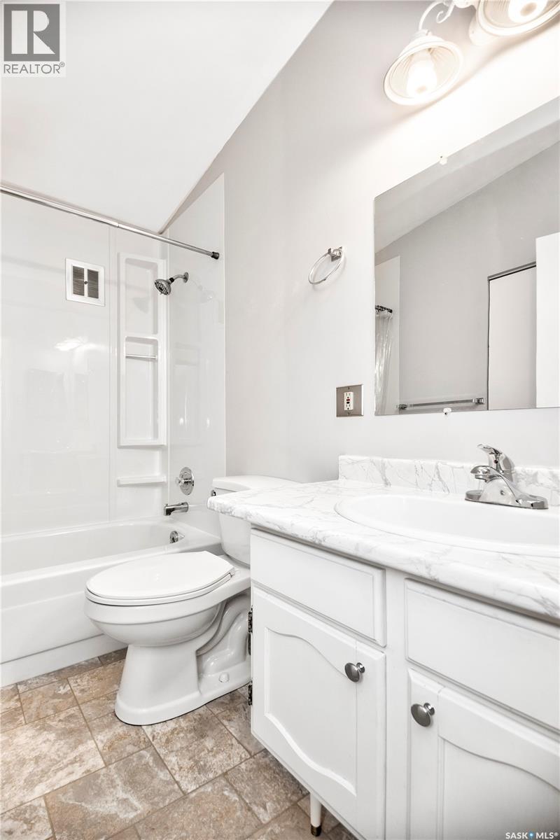 2885 4Th Avenue W, Prince Albert, SK - Indoor Photo Showing Bathroom