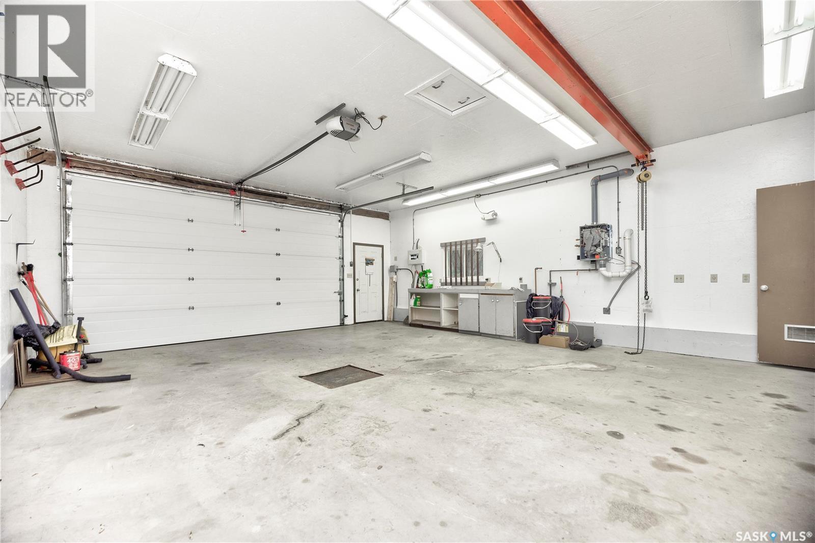 2885 4Th Avenue W, Prince Albert, SK - Indoor Photo Showing Garage