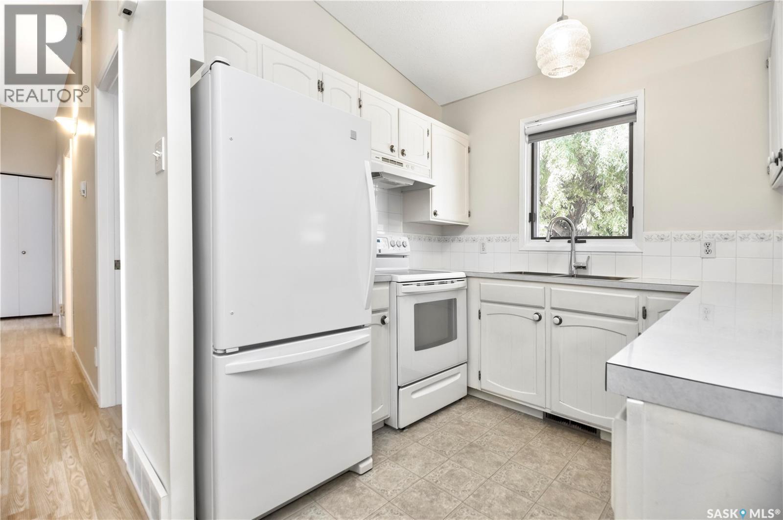2885 4Th Avenue W, Prince Albert, SK - Indoor Photo Showing Kitchen