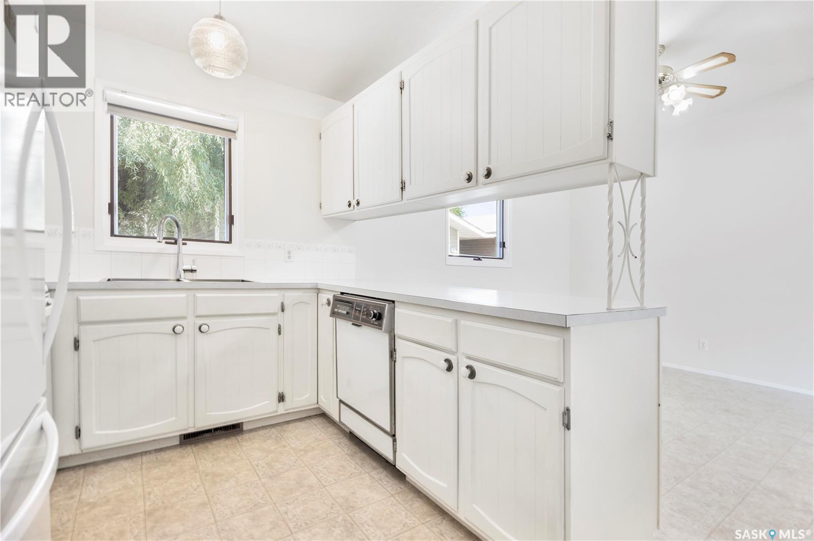 2885 4Th Avenue W, Prince Albert, SK - Indoor Photo Showing Kitchen