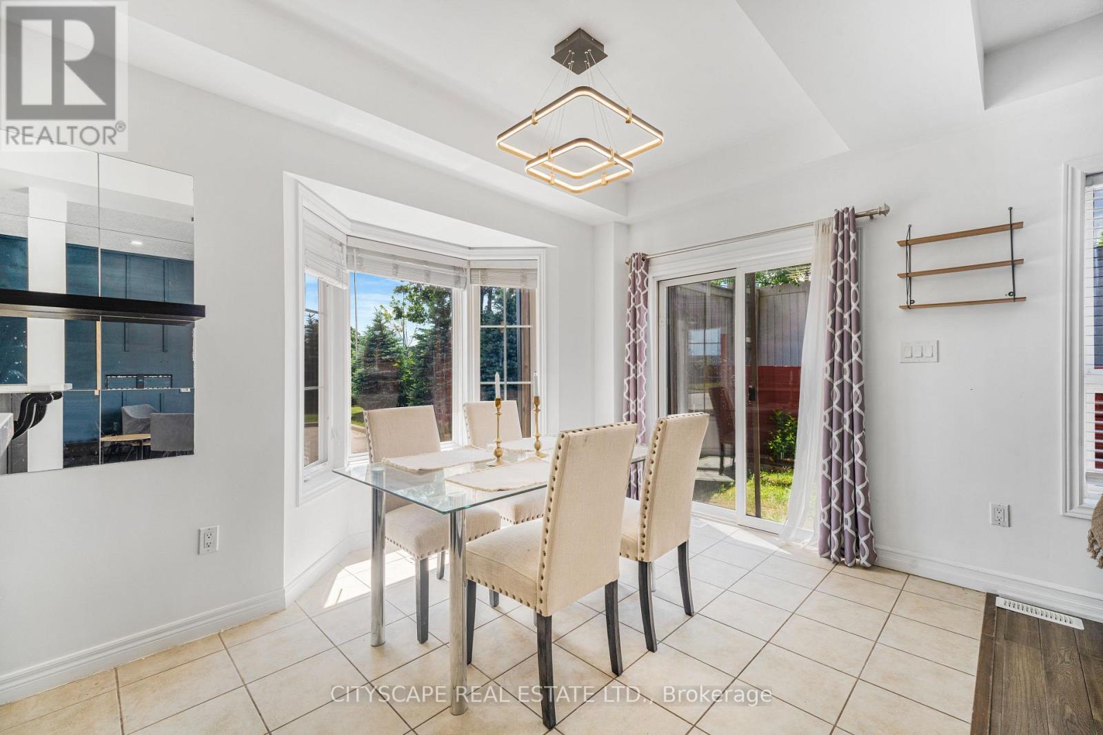 14 Redcedar Crescent, Hamilton, ON - Indoor Photo Showing Dining Room