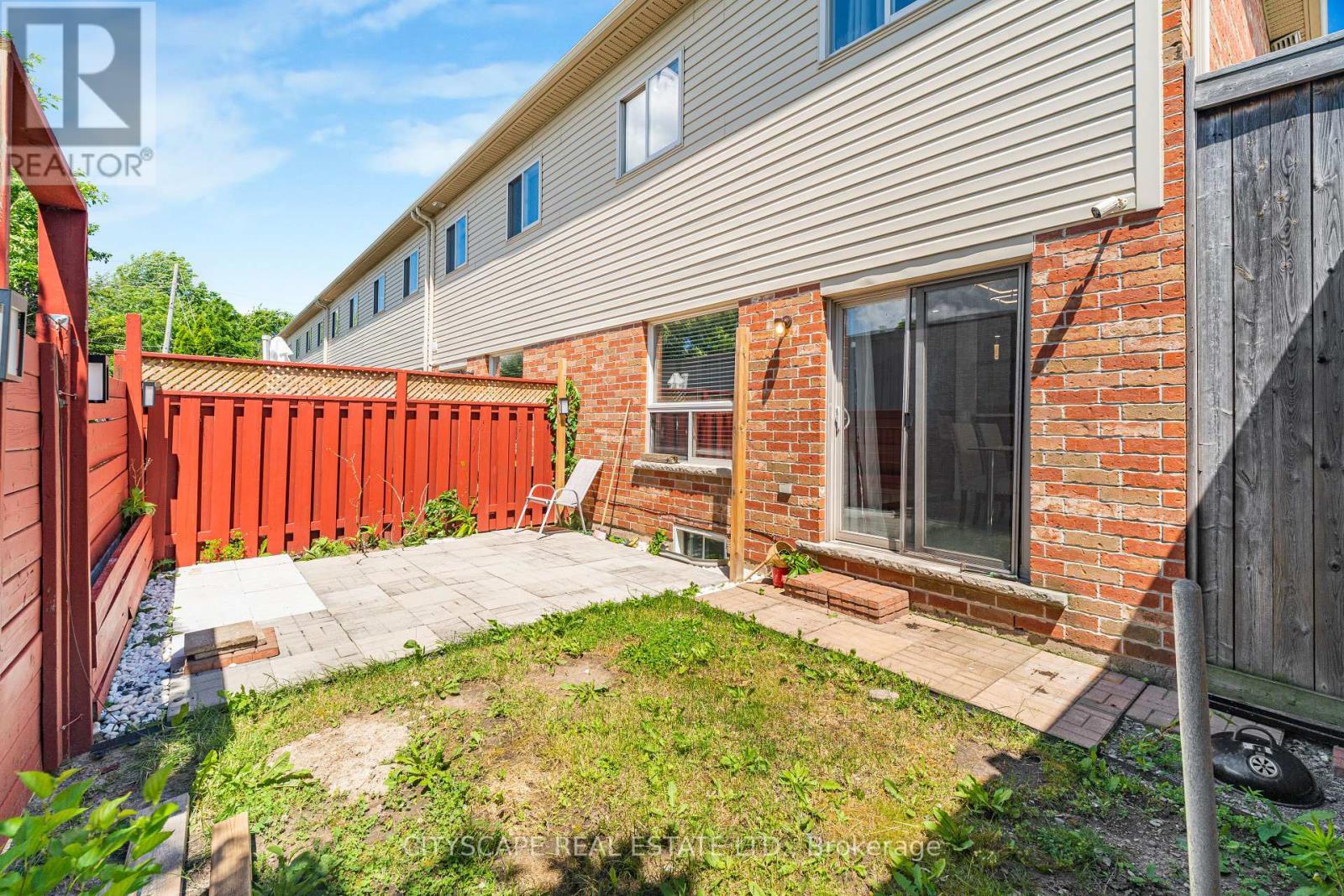 14 Redcedar Crescent, Hamilton, ON - Outdoor
