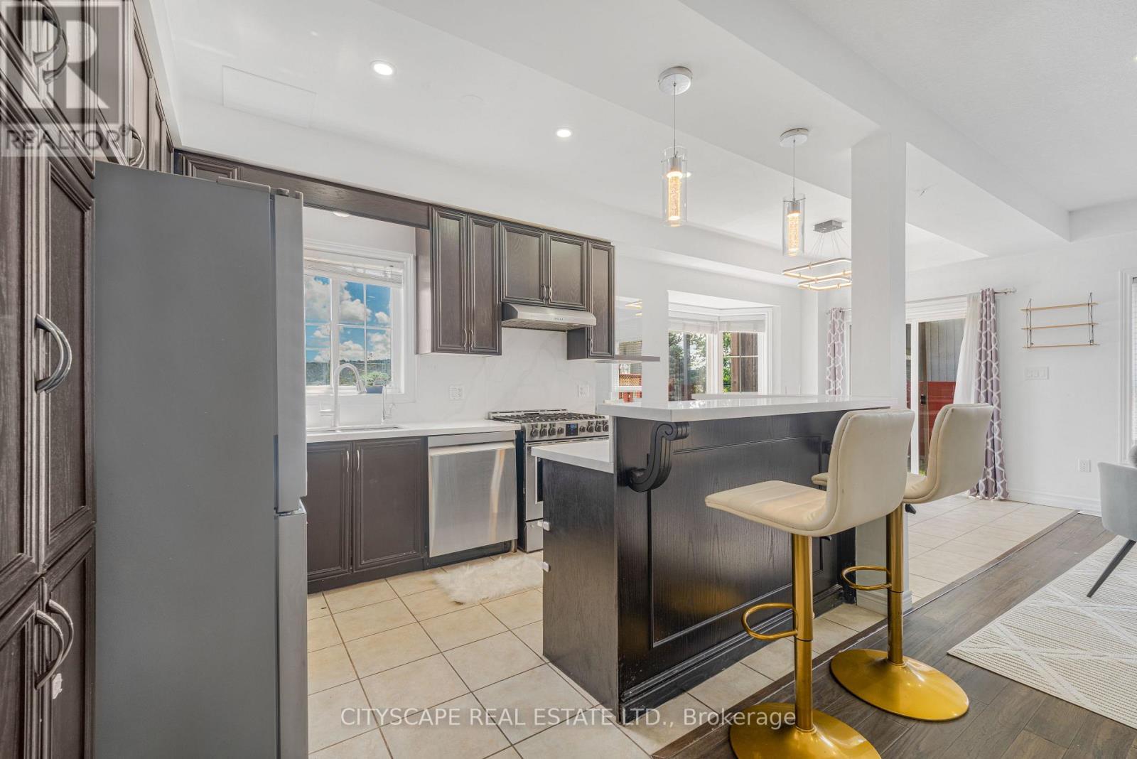 14 Redcedar Crescent, Hamilton, ON - Indoor Photo Showing Kitchen With Stainless Steel Kitchen With Upgraded Kitchen