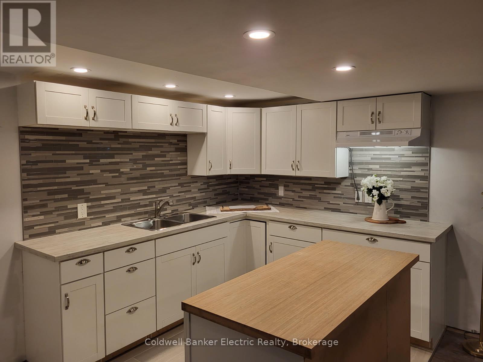 1647 Stenner Road, Douro-Dummer, ON - Indoor Photo Showing Kitchen With Double Sink