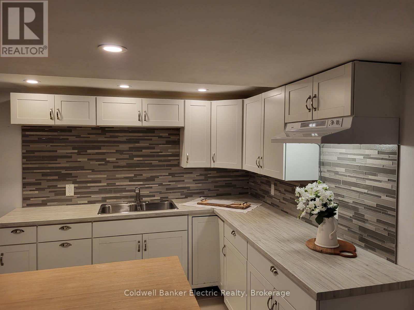 1647 Stenner Road, Douro-Dummer, ON - Indoor Photo Showing Kitchen With Double Sink