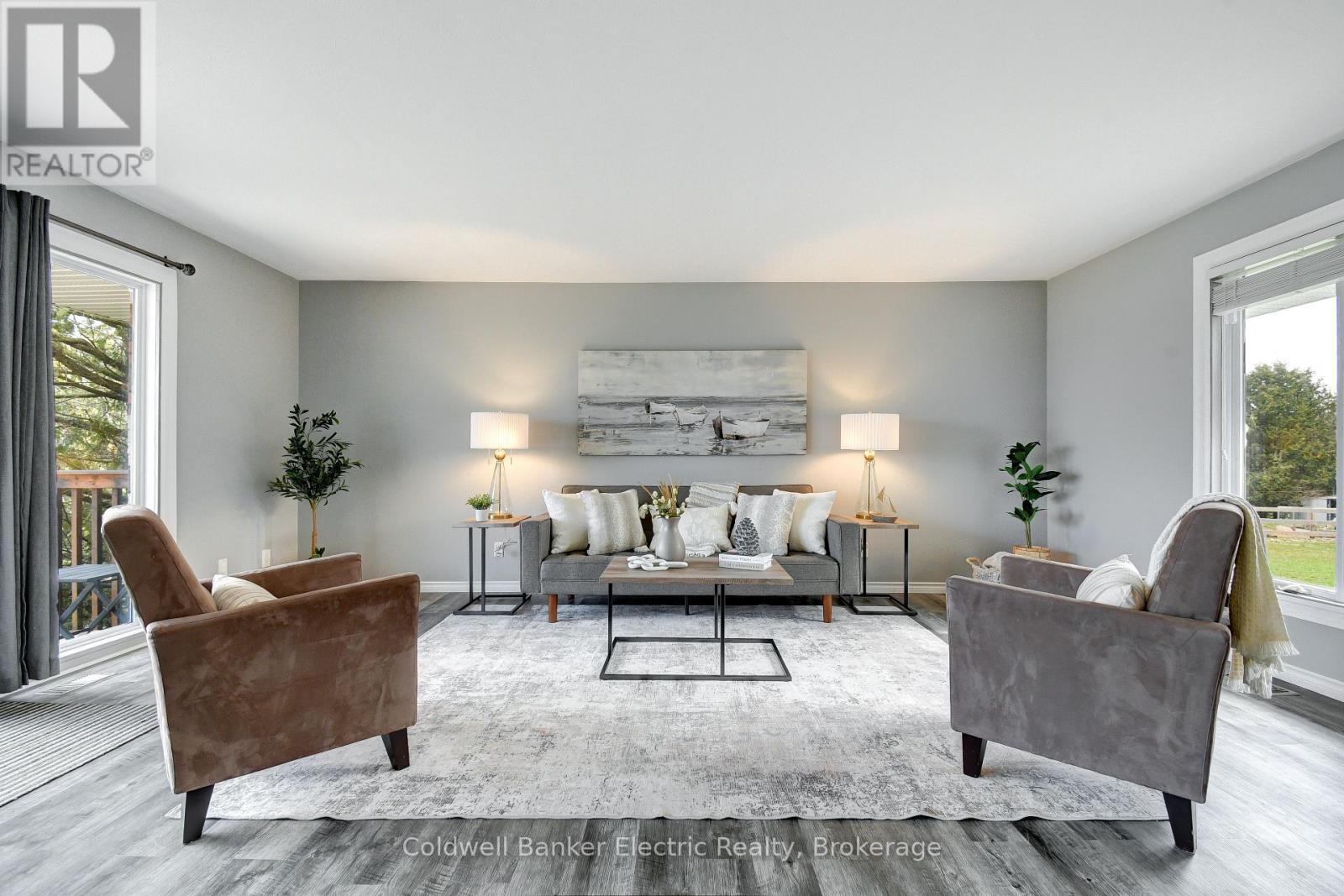 1647 Stenner Road, Douro-Dummer, ON - Indoor Photo Showing Living Room