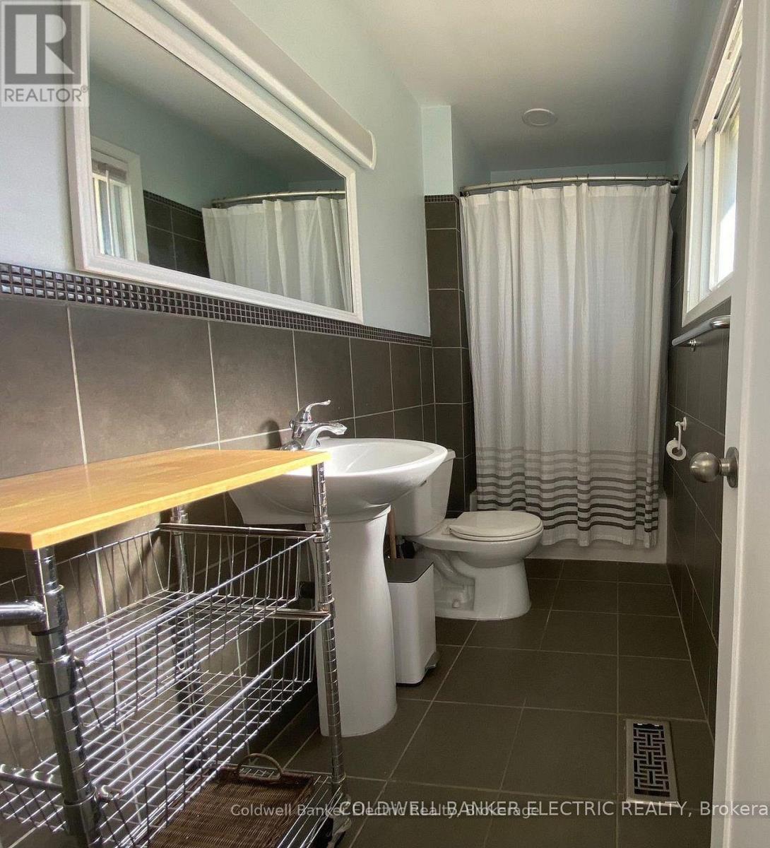 1647 Stenner Road, Douro-Dummer, ON - Indoor Photo Showing Bathroom