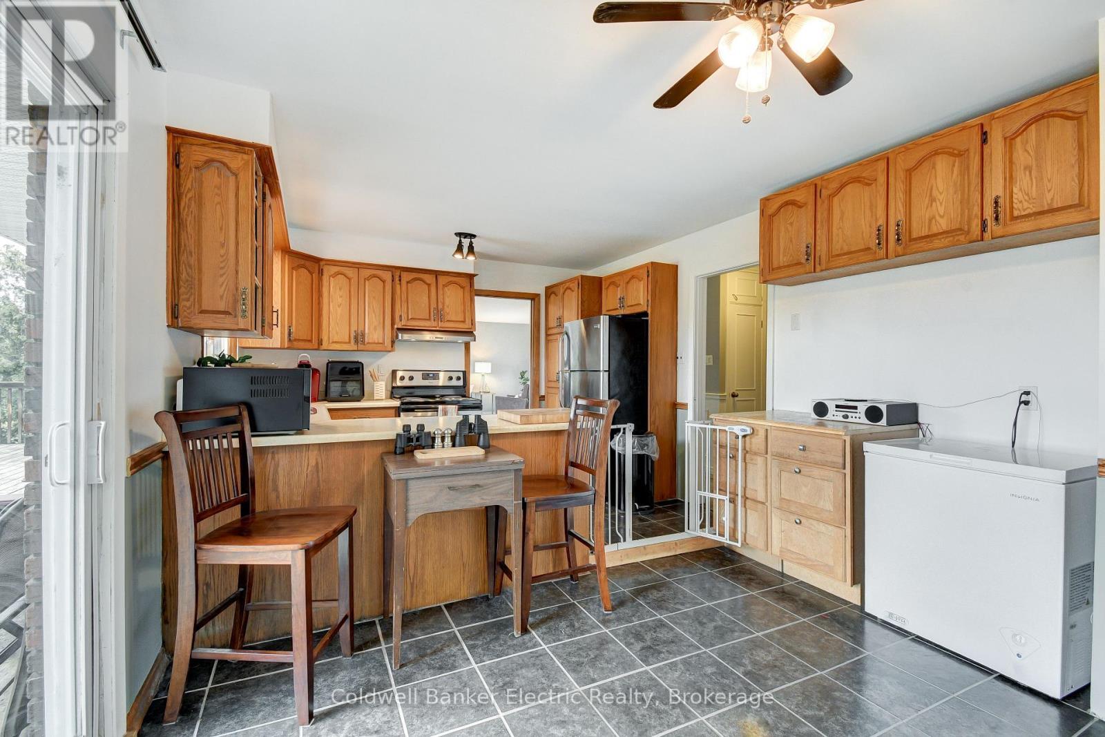 1647 Stenner Road, Douro-Dummer, ON - Indoor Photo Showing Kitchen