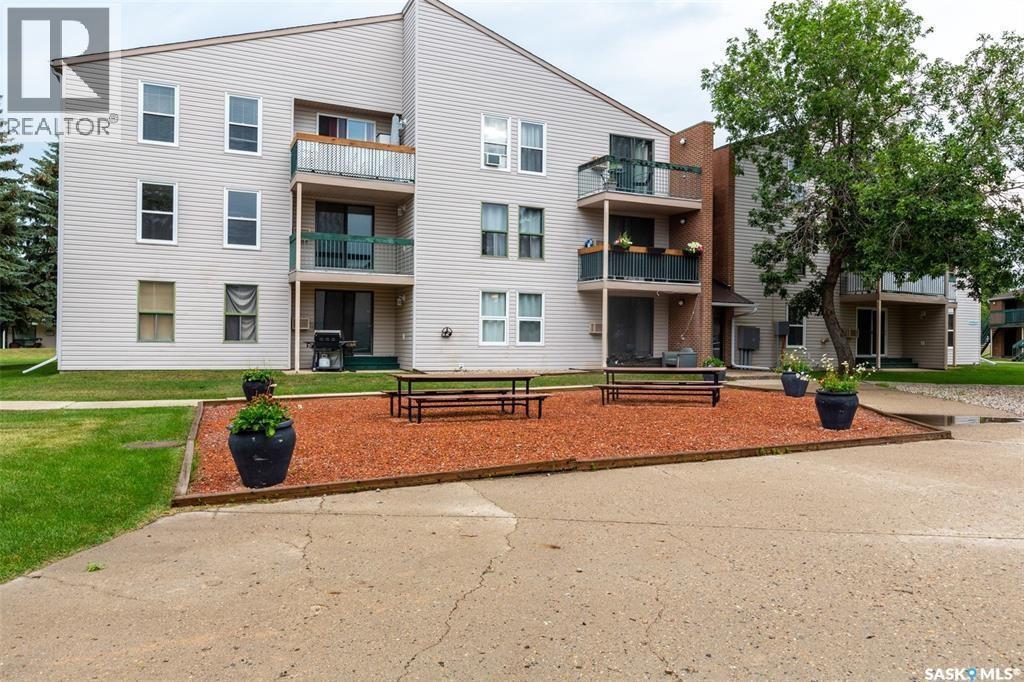 302 34 Nollet Avenue, Regina, SK - Outdoor With Balcony With Facade