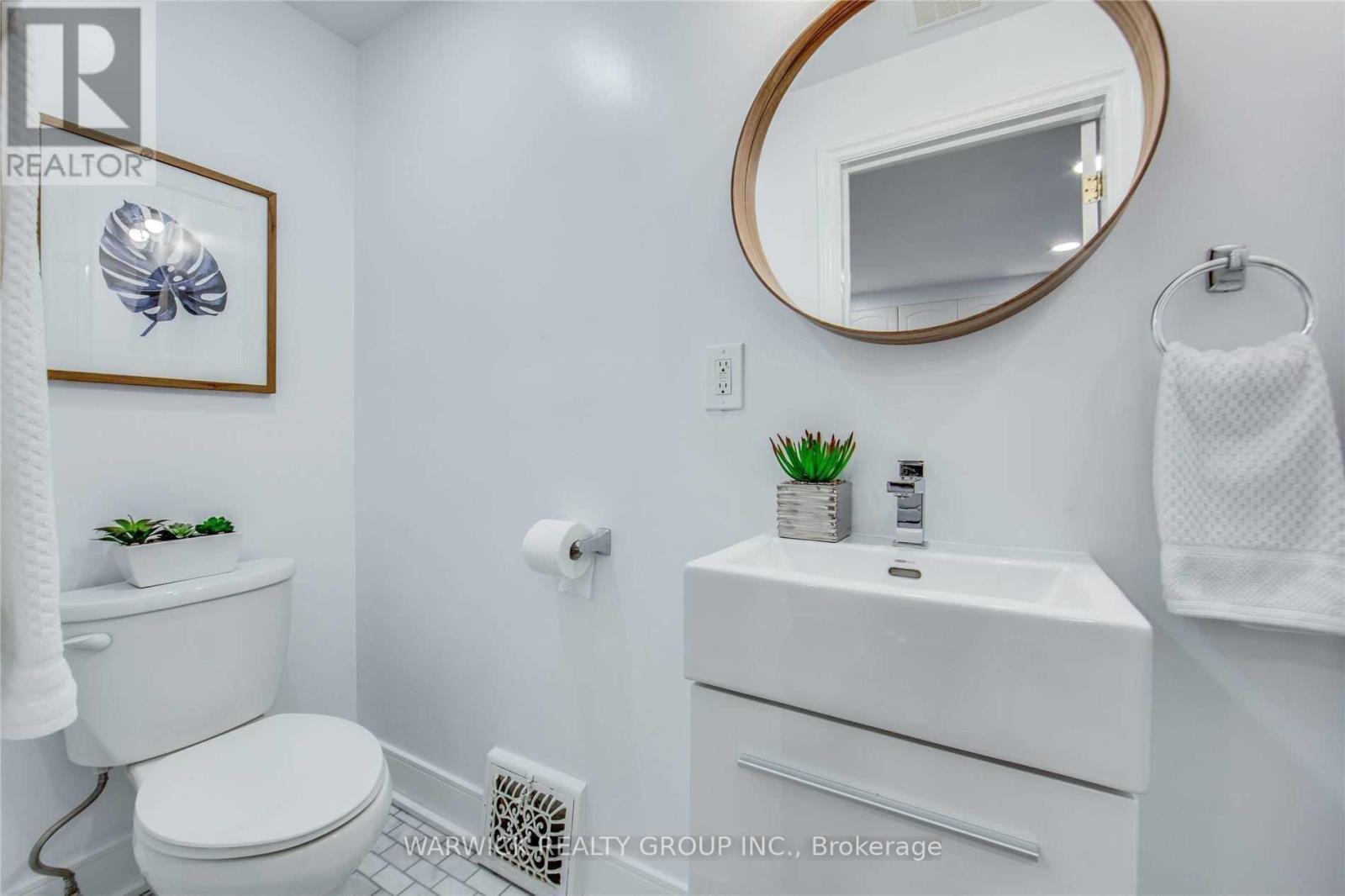 Lower - 57 Bertmount Avenue, Toronto, ON - Indoor Photo Showing Bathroom