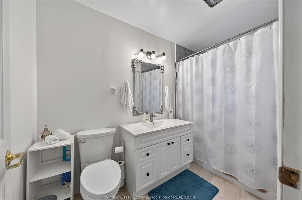 107 Wilson, Essex, ON - Indoor Photo Showing Bathroom
