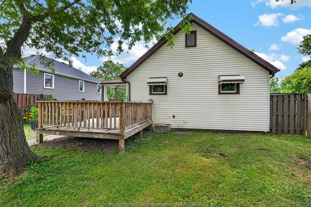 107 Wilson, Essex, ON - Outdoor With Deck Patio Veranda With Exterior